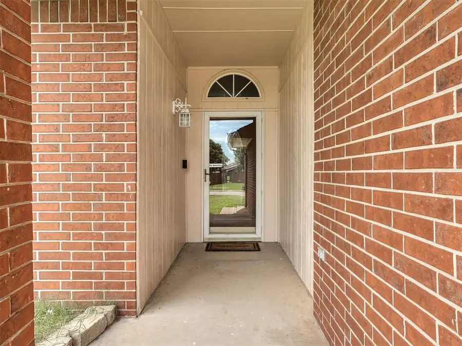 901 SE 37th Street, Moore, OK 73160 - #3