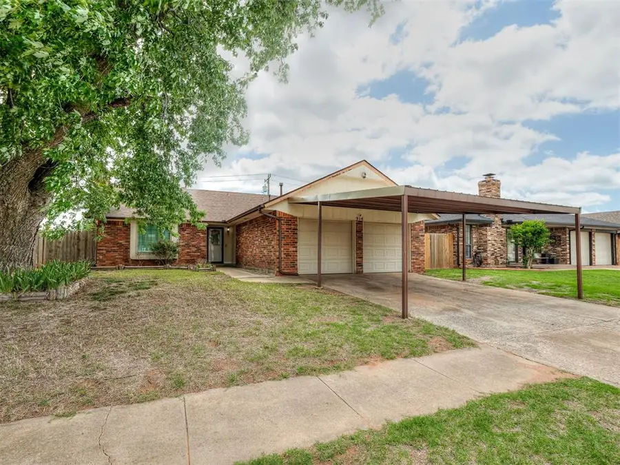 914 S Highland Drive, Mustang, OK 73064 - #2