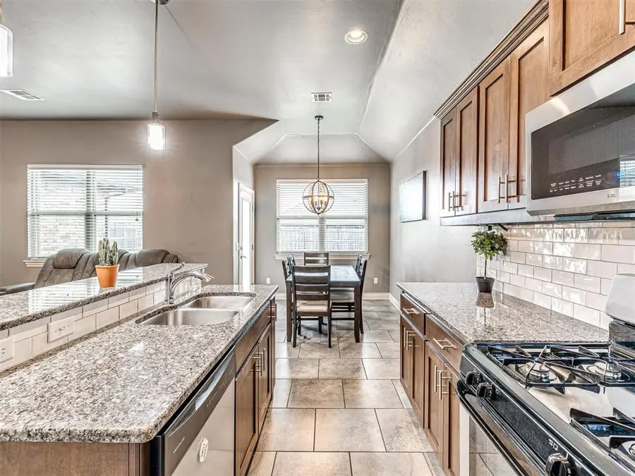 9433 NW 91st Street, Yukon, OK 73099 - #3