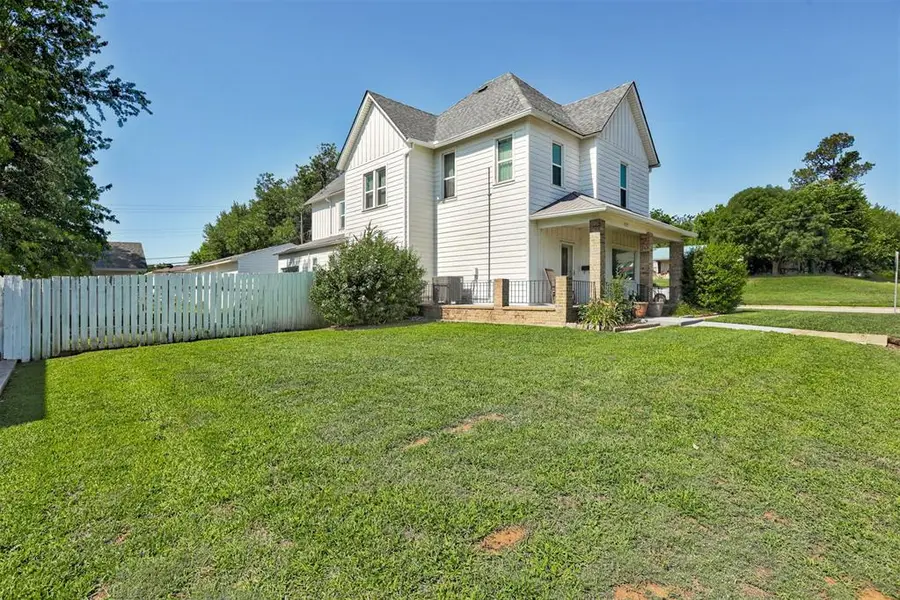 1323 W Noble Avenue, Guthrie, OK 73044 - #2