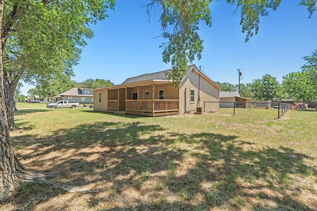 420 N Burford Avenue, Watonga, OK 73772 - #1