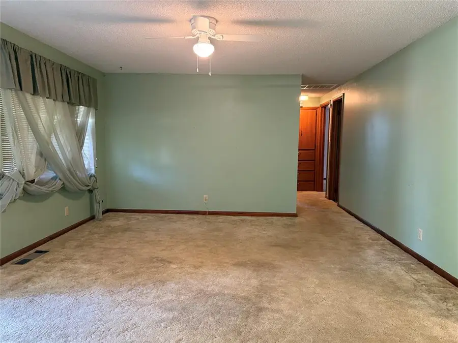 218 S Ruth Avenue, Shawnee, OK 74801 - #2