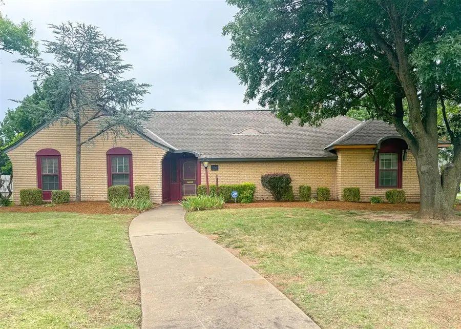 1816 Huntington Avenue, Nichols Hills, OK 73116 - #2