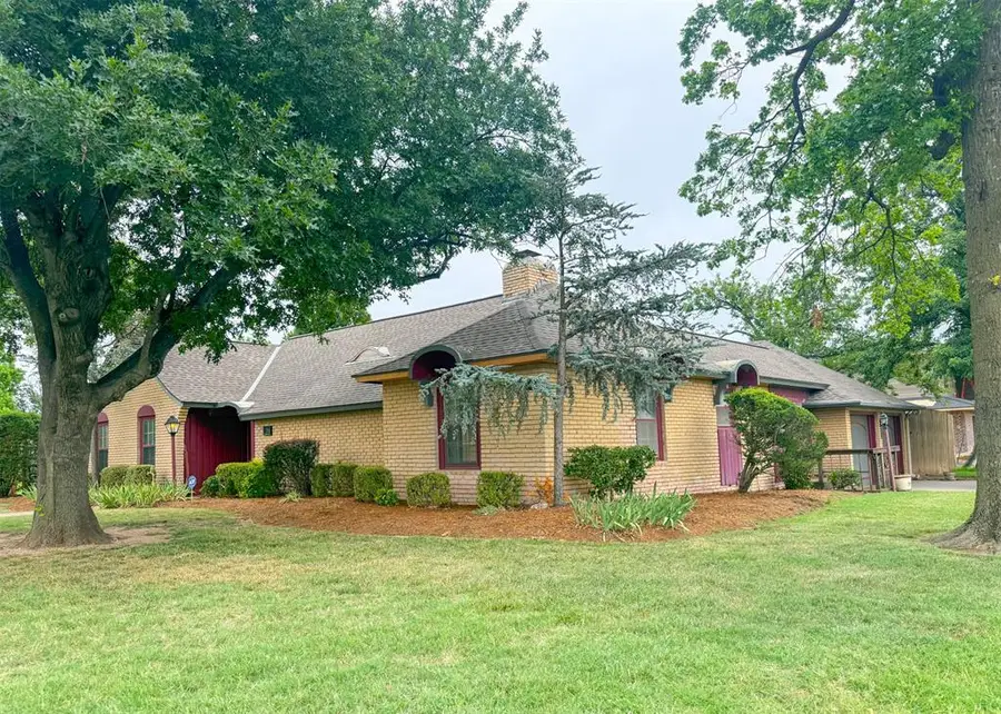 1816 Huntington Avenue, Nichols Hills, OK 73116 - #3