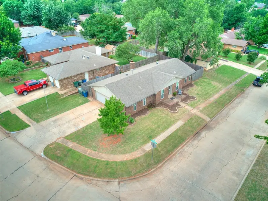 1019 N Blackwelder Avenue, Edmond, OK 73034 - #2
