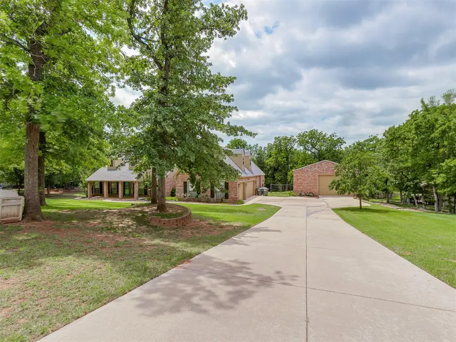 10461 Ridgeview Drive, Edmond, OK 73034 - #2