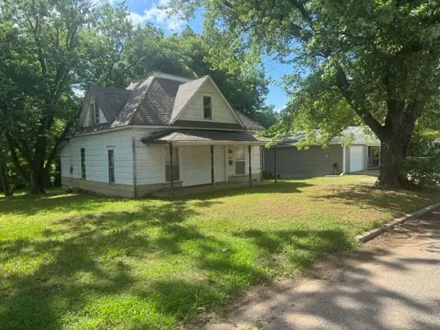 324 N Cleveland Avenue, Shawnee, OK 74801 - #1