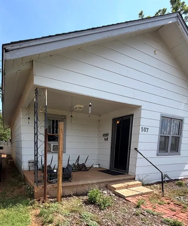 507 W Cypress Street, Altus, OK 73521 - #1