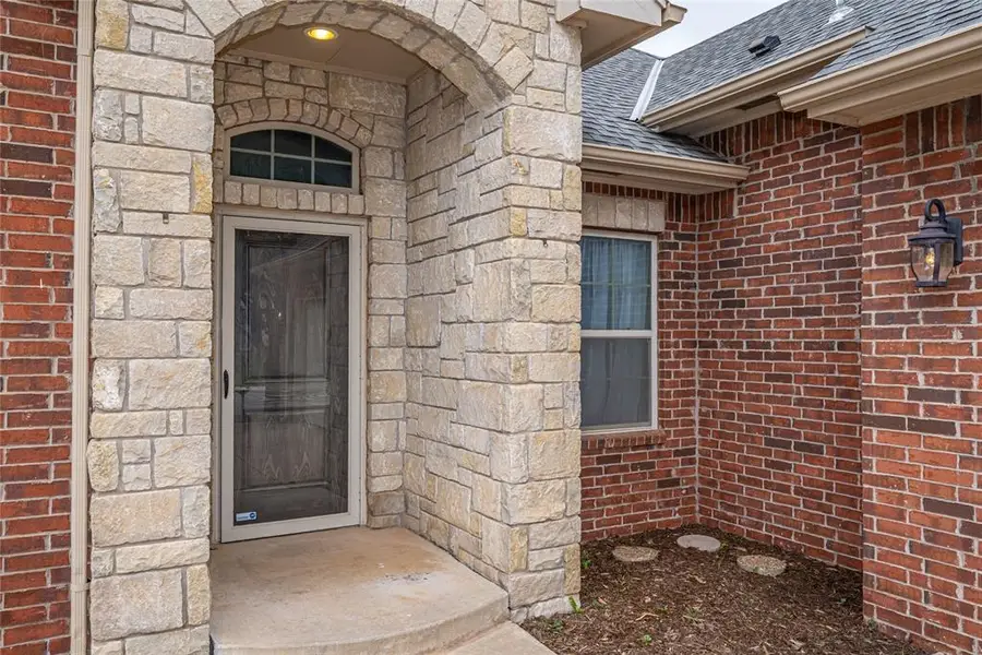 10337 Hawthorn Drive, Oklahoma City, OK 73120 - #2