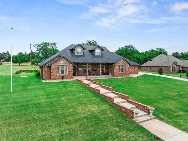 10700 Crystal Creek Drive, Mustang, OK 73064