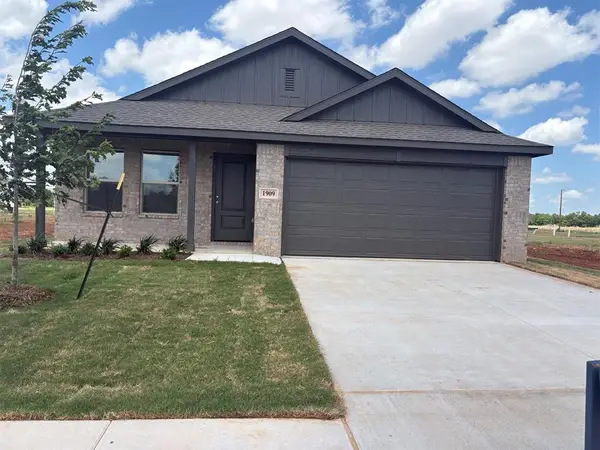 1909 Honey Locust Drive, Mustang, OK 73128