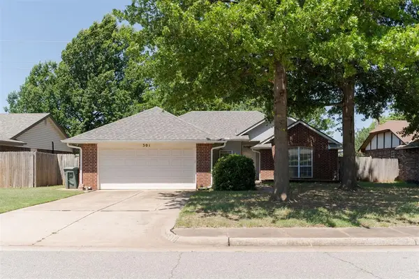 301 N Rockypoint Drive, Edmond, OK 73003
