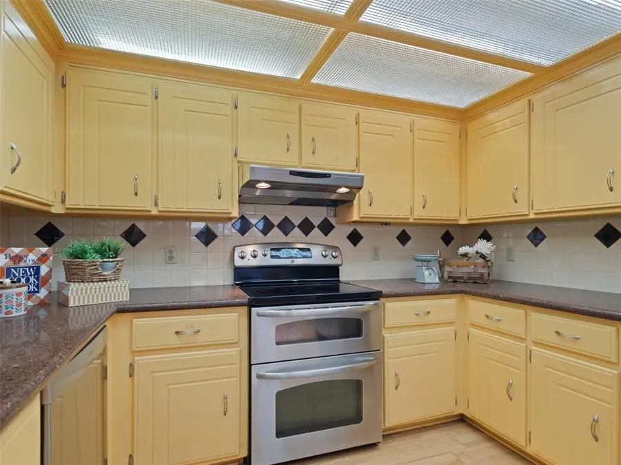 1372 W Cedarbrook Lane, Moore, OK 73170 - #3