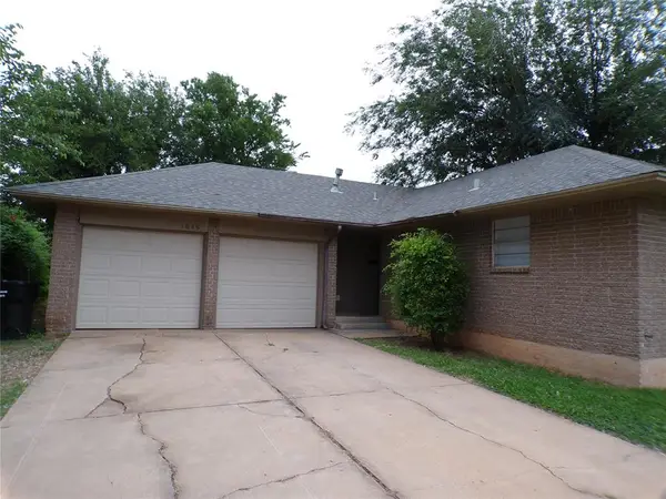 1049 NW 22nd Street, Moore, OK 73160