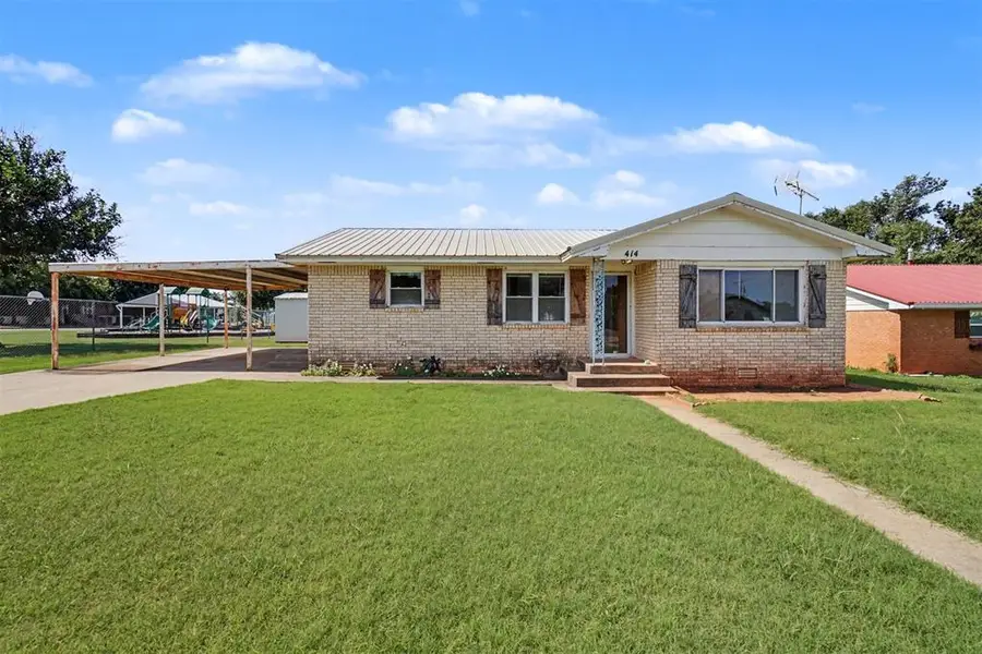 414 E Broadway Street, Leedey, OK 73654 - #2