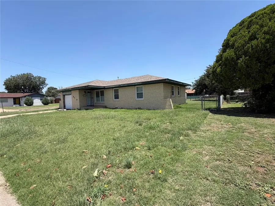 2112 N Canary Lane, Altus, OK 73521 - #2