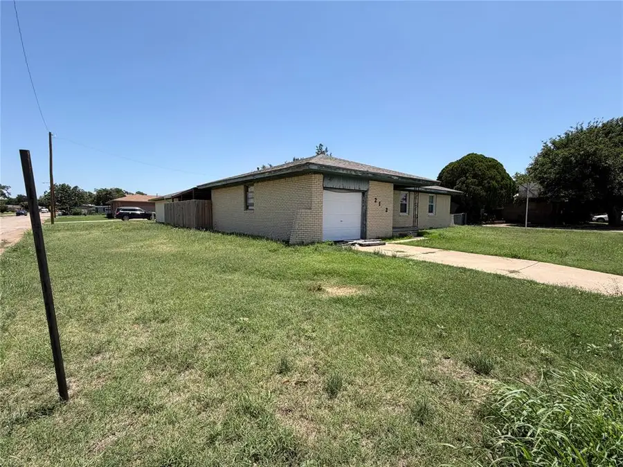 2112 N Canary Lane, Altus, OK 73521 - #3