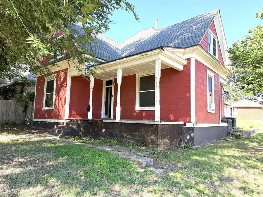 221 N Barker Avenue, El Reno, OK 73036 - #2