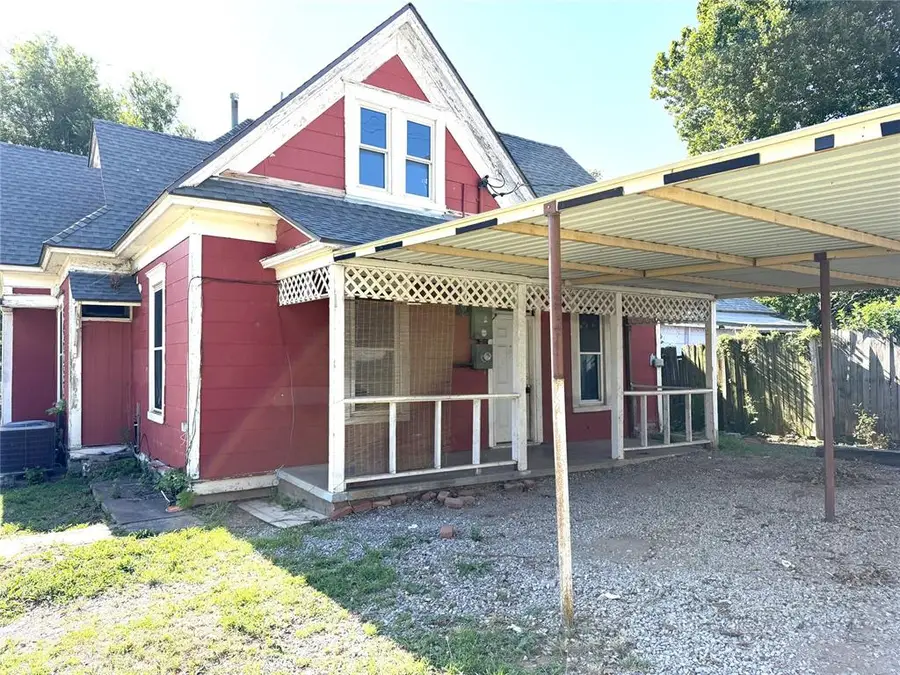 221 N Barker Avenue, El Reno, OK 73036 - #3
