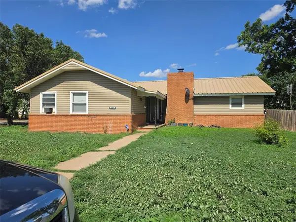 1223 N Lee Street, Cordell, OK 73632