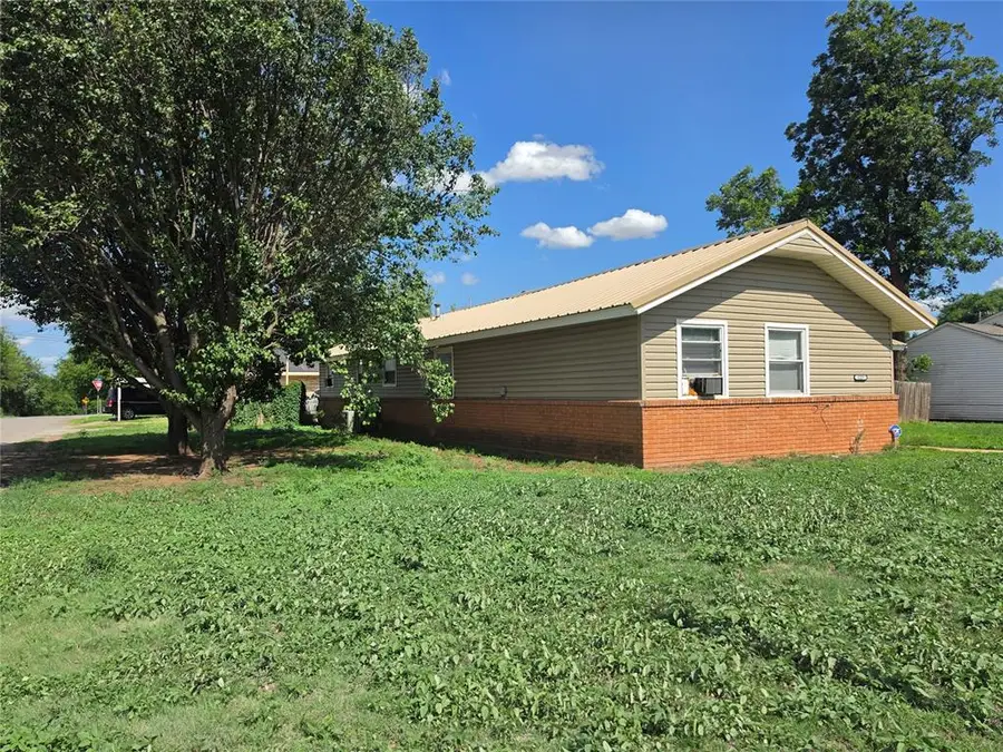 1223 N Lee Street, Cordell, OK 73632 - #2