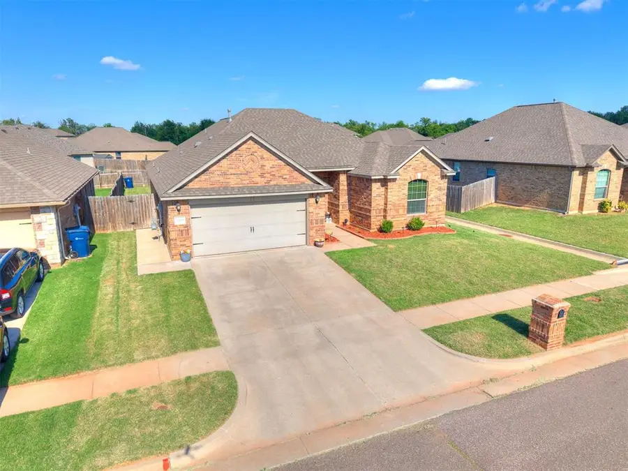 3208 Brookstone Lakes Drive, Yukon, OK 73099 - #2