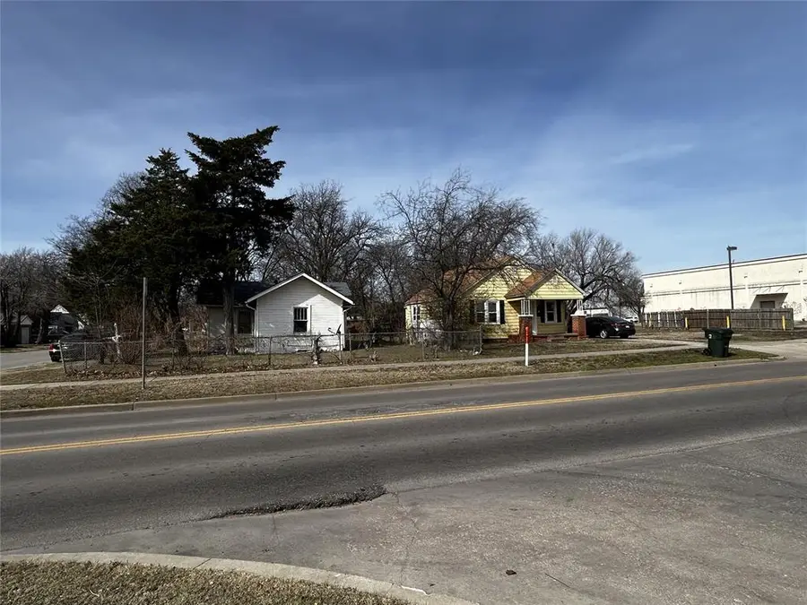 130 S Flood Avenue, Norman, OK 73069 - #3