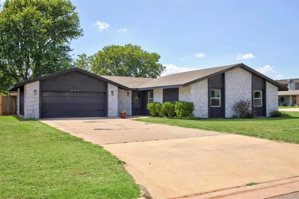 225 Cypress Avenue, Elk City, OK 73644 - #1