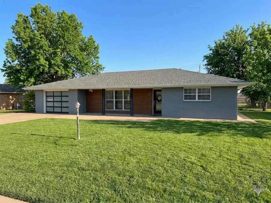 721 N Marion Avenue, Hinton, OK 73047 - #2