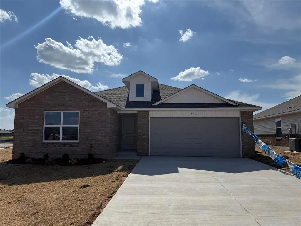 949 S Buffalo Lane, Mustang, OK 73064 - #1