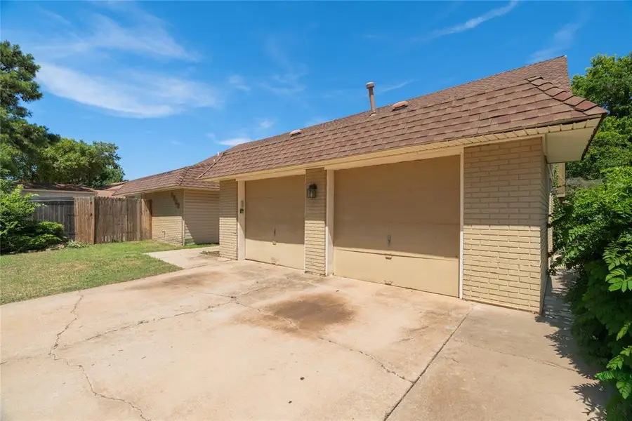 8900 Lansbrook Lane, Oklahoma City, OK 73132 - #3