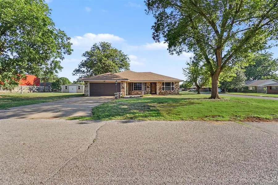 1001 W E Avenue, Elk City, OK 73644 - #2