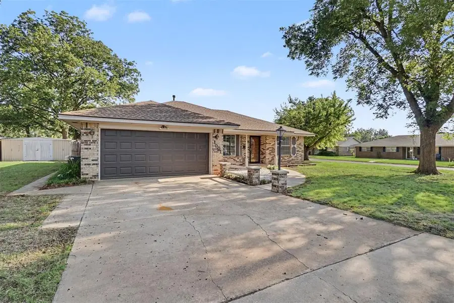 1001 W E Avenue, Elk City, OK 73644 - #3