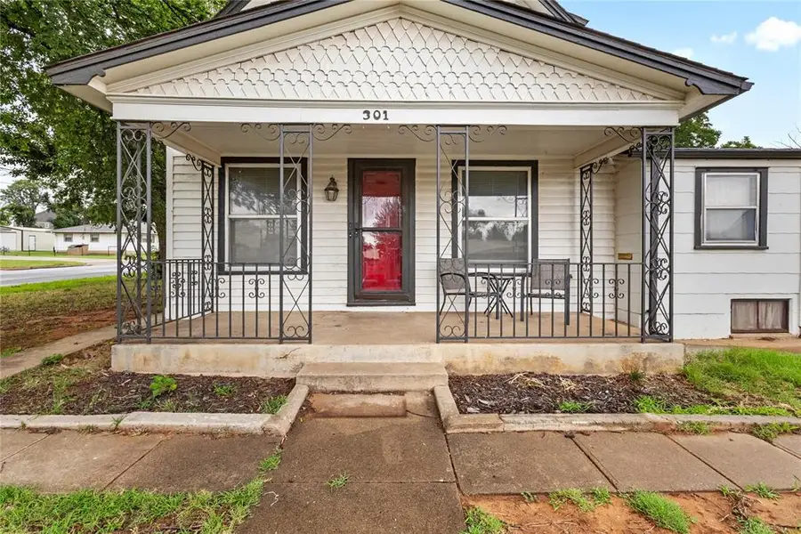 301 E Arapaho Avenue, Weatherford, OK 73096 - #2