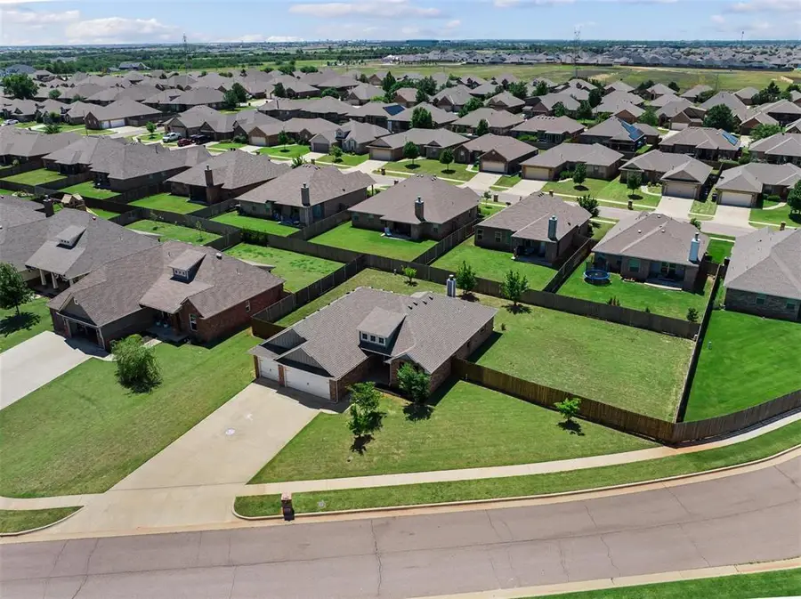 16032 Siloa Avenue, Edmond, OK 73013 - #3