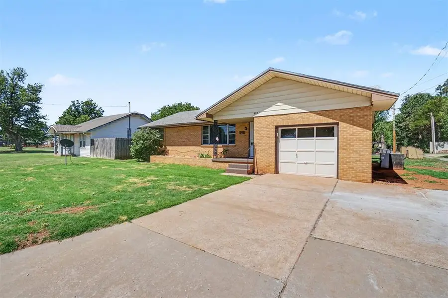 403 N Randall Avenue, Elk City, OK 73644 - #3