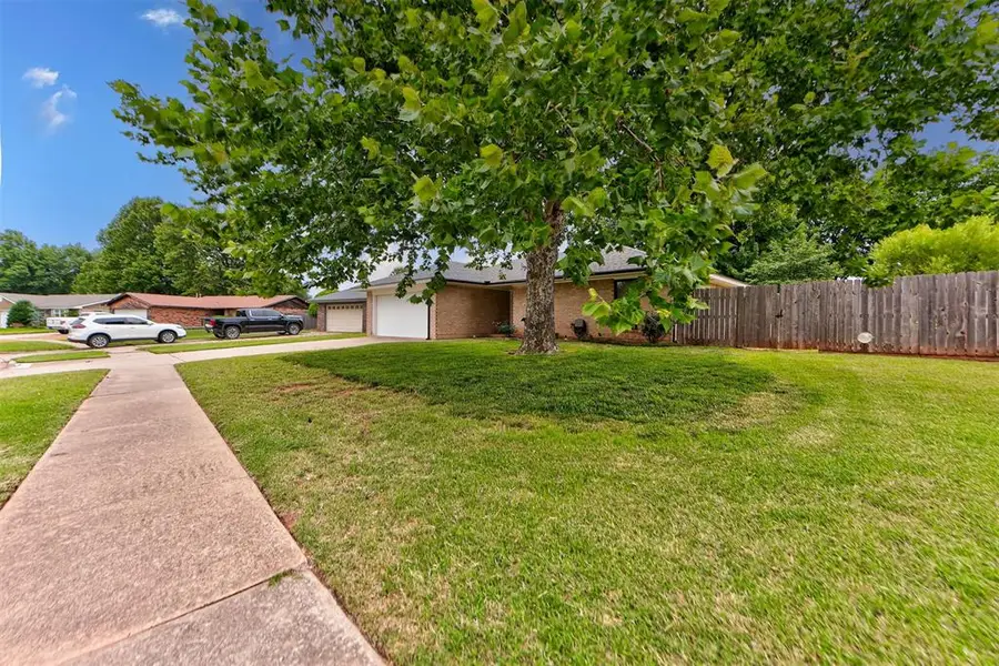 630 S Heights Drive, Mustang, OK 73064 - #3