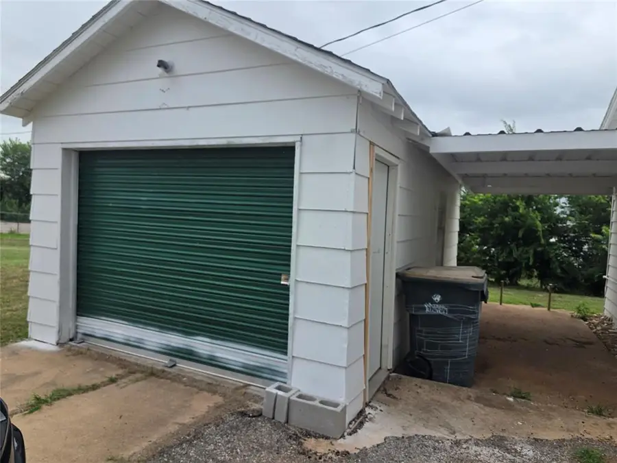 928 S 3rd Street, Chickasha, OK 73018 - #3