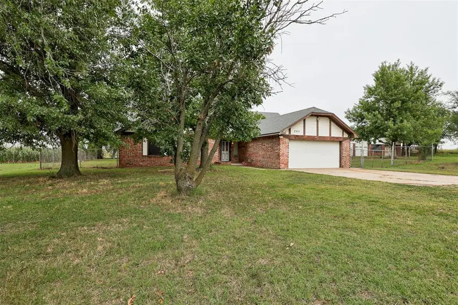 2301 S Manor Road, Yukon, OK 73099 - #3