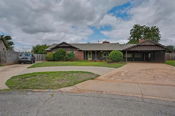 1034 Circle Drive, Clinton, OK 73601