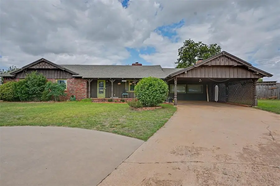 1034 Circle Drive, Clinton, OK 73601 - #2
