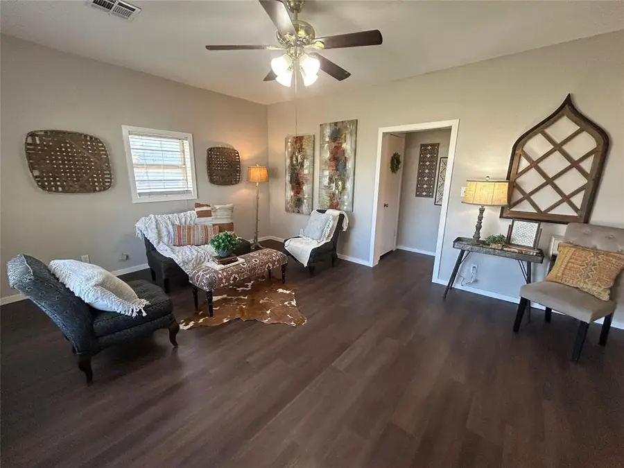 214 N Temple Street, Cordell, OK 73632 - #3