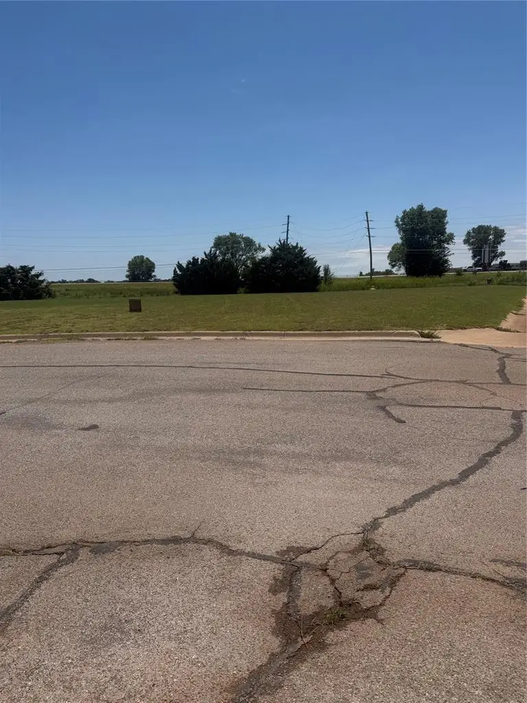 Willow Street, Elk City, OK 73644 - #1