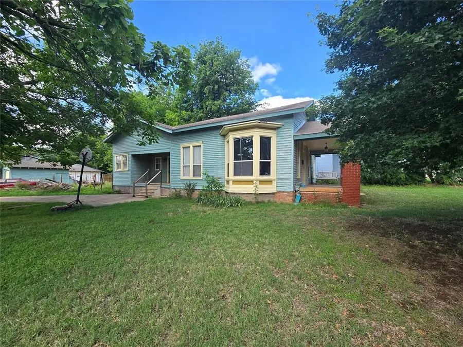 704 E Vilas Avenue, Guthrie, OK 73044 - #2