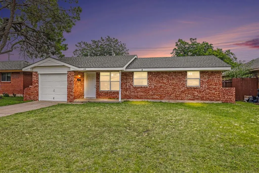 308 Arnold Avenue, Moore, OK 73160 - #1