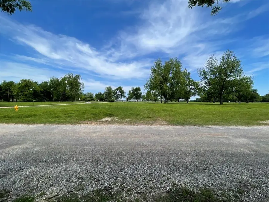 824 W Logan Avenue, Guthrie, OK 73044 - #2