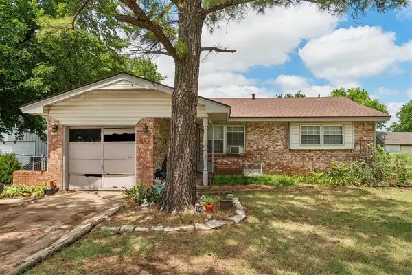 2012 W Logan Avenue, Guthrie, OK 73044