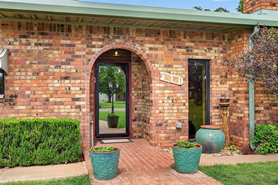 310 N Noble Street, Elk City, OK 73644 - #3