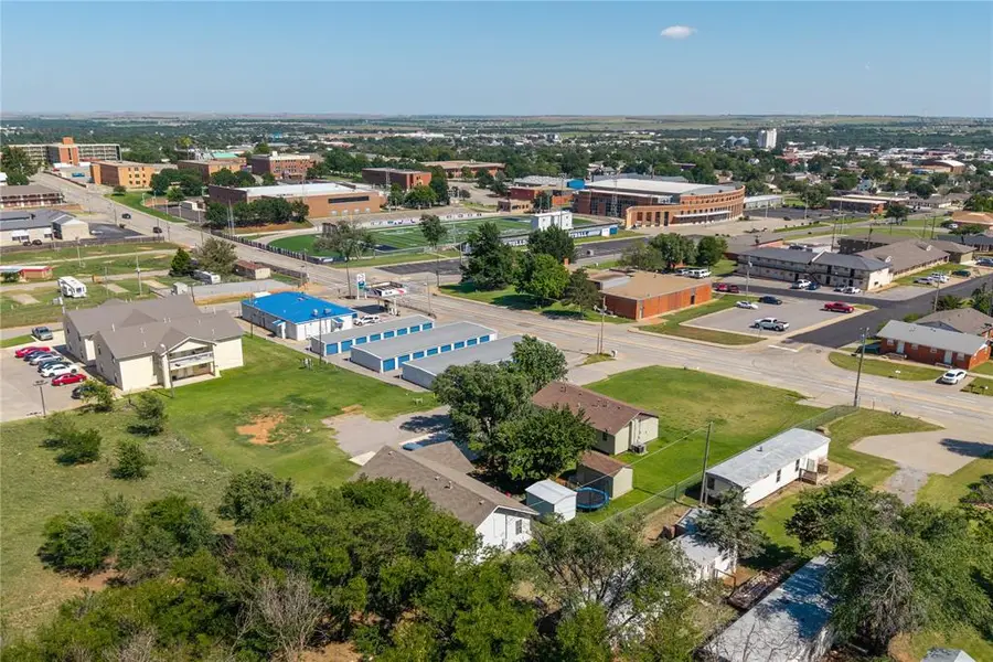 519 W Davis Avenue, Weatherford, OK 73096 - #3