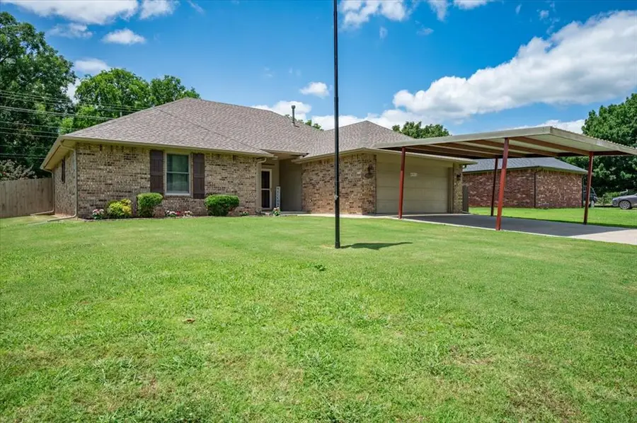 1115 Brunson Avenue, Prague, OK 74864 - #3